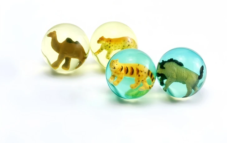 WILD ANIMAL FIGURINE BALL - II, model PR012, assortment view