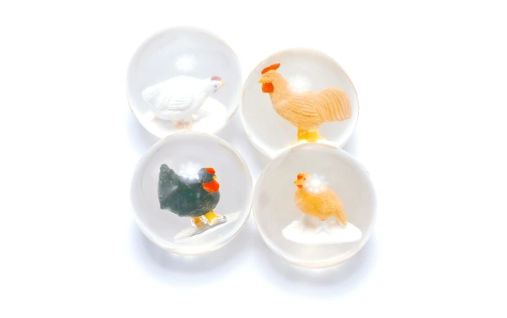 CHICKEN FIGURINE BALL, model SF000, assortment view